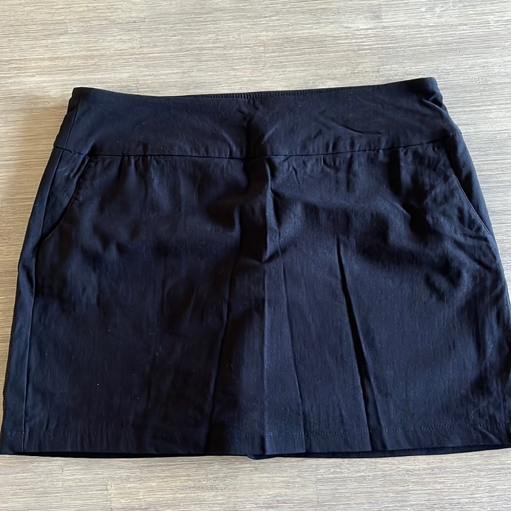 Attyre pull on skort size 8. Black. Gently worn.